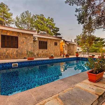 Penelope Villa Platres