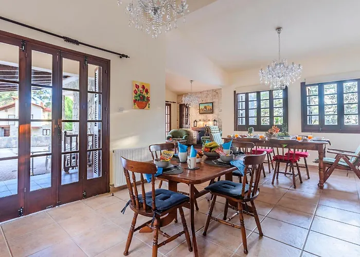 Penelope Kato Platres